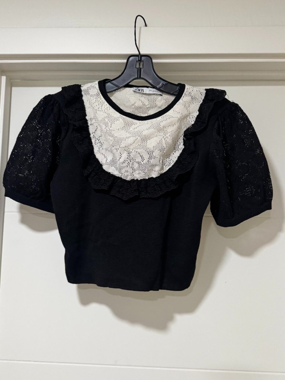 Zara Black Knit Top Cream Lace Ruffle Collar Sz M